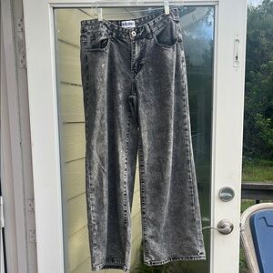 Disclosure 9/29 charcoal gray